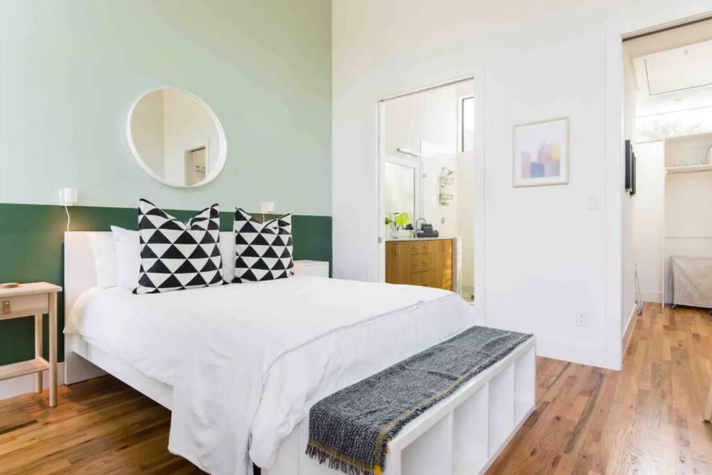 Glamorous Perfectly Located Luxury 2 Bed Townhome Dallas Exterior photo